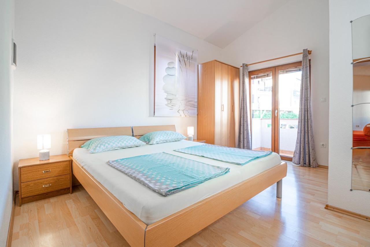 Apartments Dujmovic With Terrace Baška Esterno foto