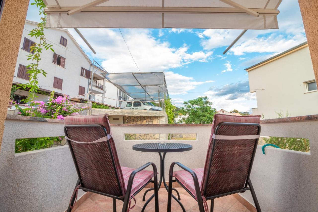 Apartments Dujmovic With Terrace Baška Esterno foto