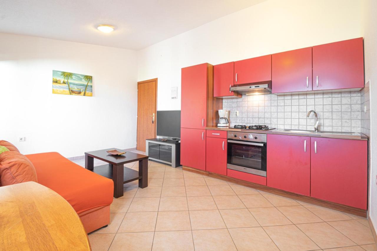Apartments Dujmovic With Terrace Baška Esterno foto
