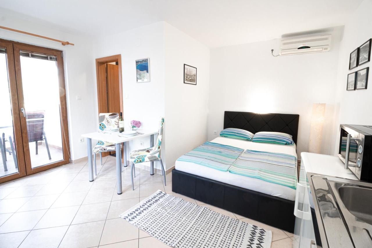 Apartments Dujmovic With Terrace Baška Esterno foto