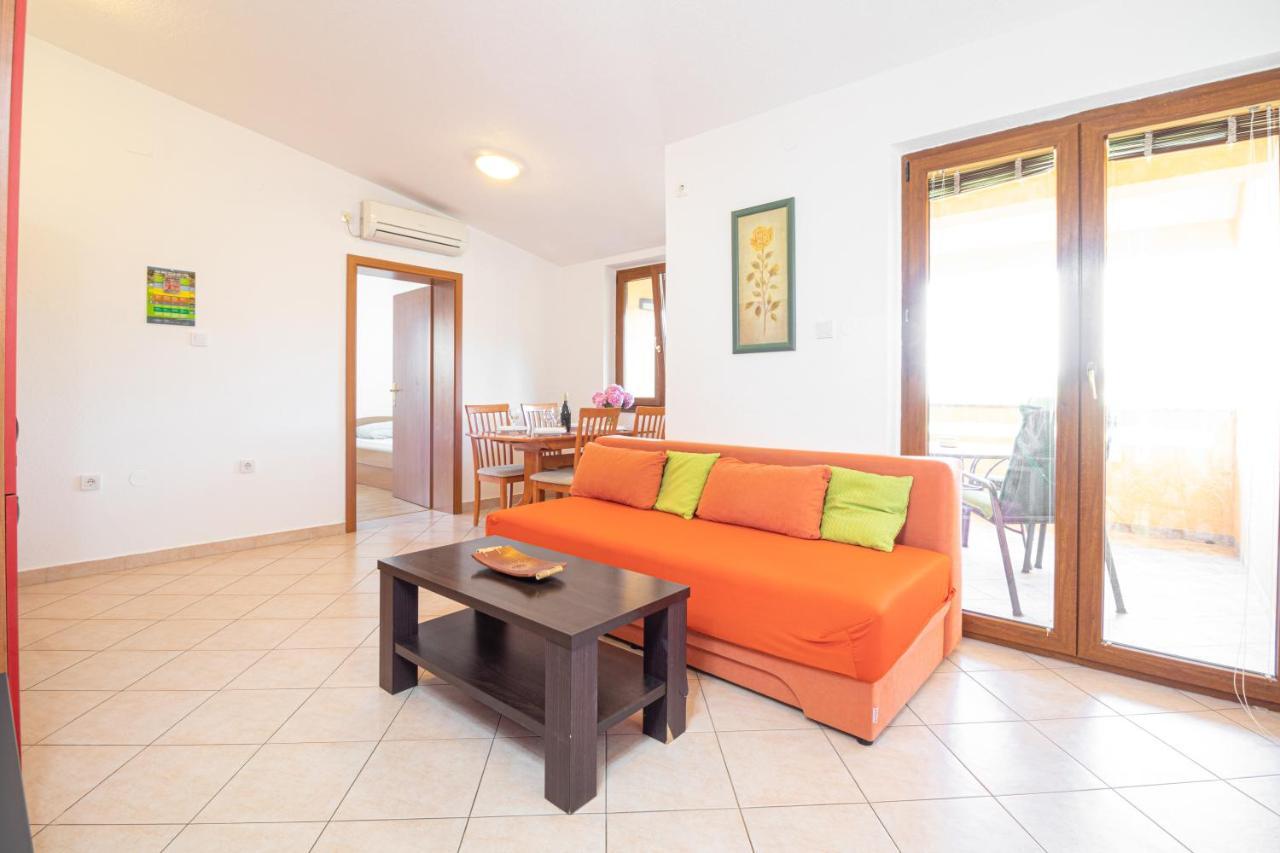 Apartments Dujmovic With Terrace Baška Esterno foto